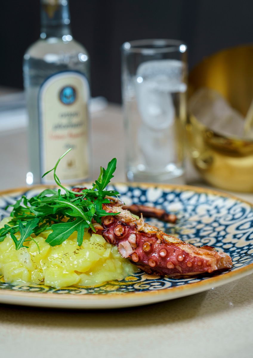 Gegrillter Oktopus auf Fava